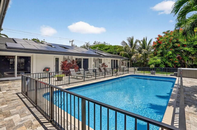 Building Photo - 600 NE 4th St