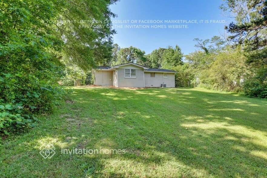 Building Photo - 6265 Lakeview Dr