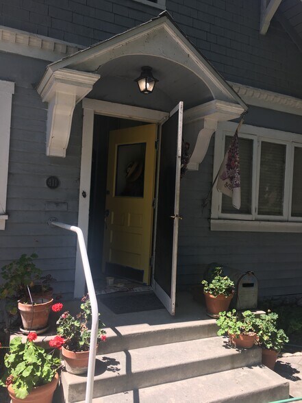 Building Photo - 411 N 8th Ave