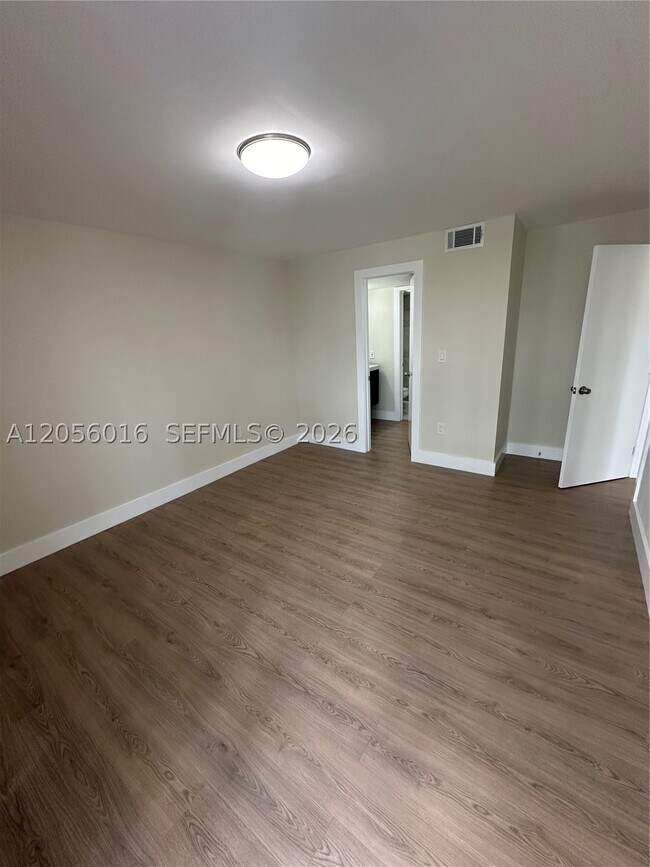 Building Photo - 10090 NW 80th Ct