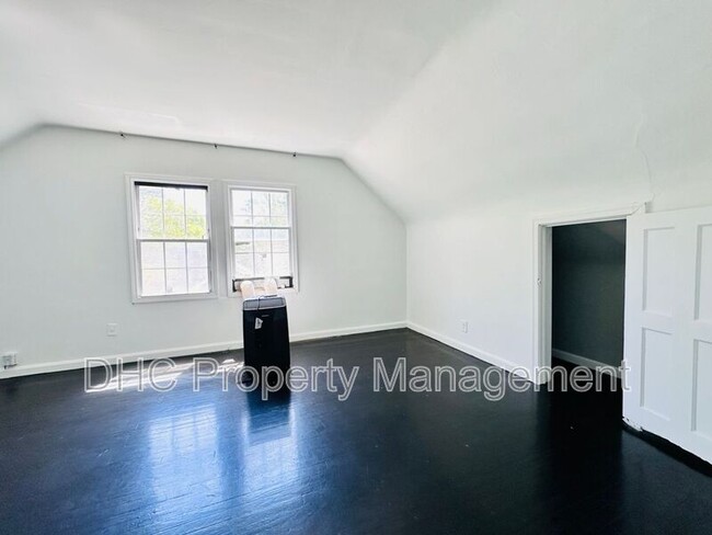 Building Photo - 1257 Lorenzo Dr SW