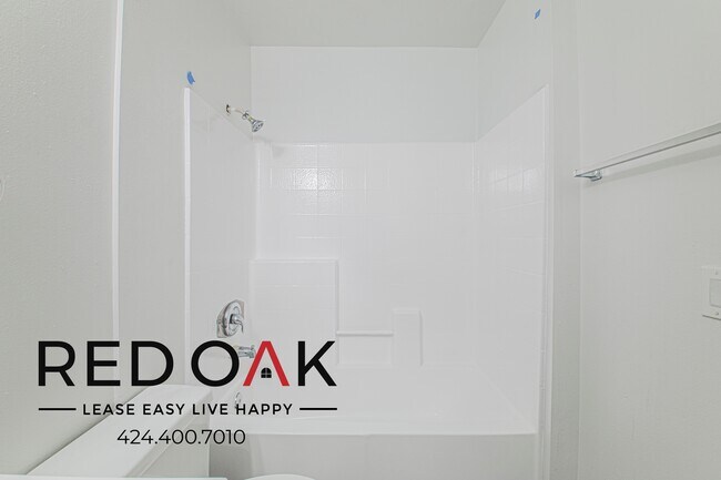 Building Photo - 10133 Pinewood Ave