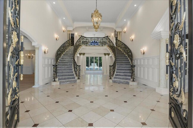 Building Photo - Luxury 10 Bedrooms, 9 Bathroom Estate for Lease in Los Gatos