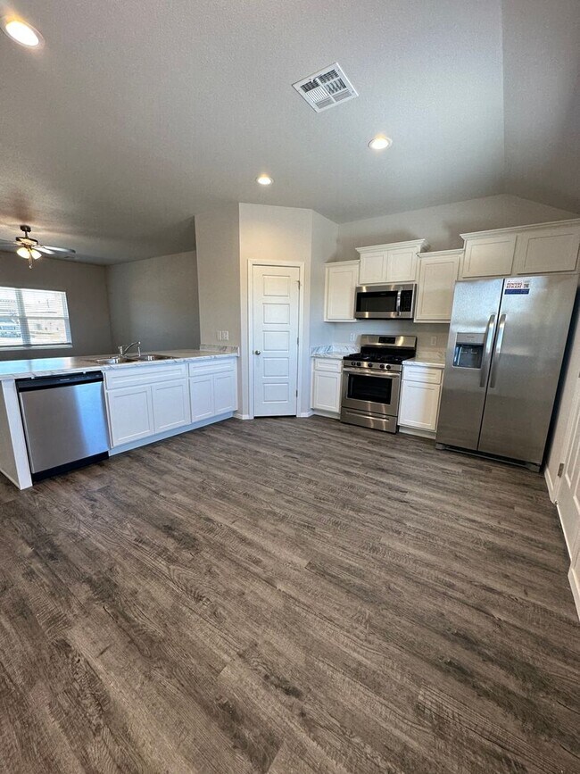 Building Photo - *Pre-leasing* Four Bedroom | Two Bath Home...