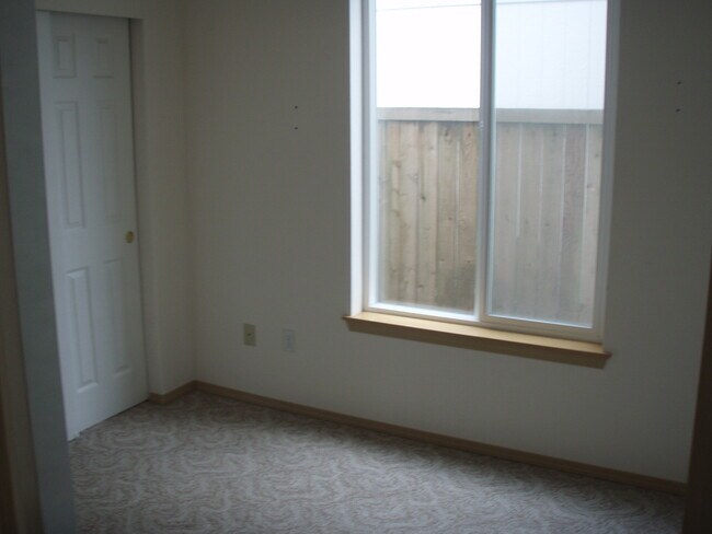 Building Photo - Beautiful 4 Bedroom Hillsboro Home