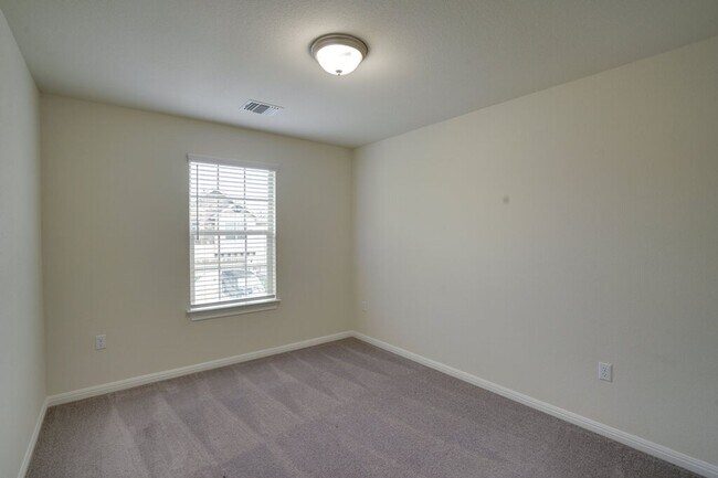 Building Photo - 14005 Hedera Dr