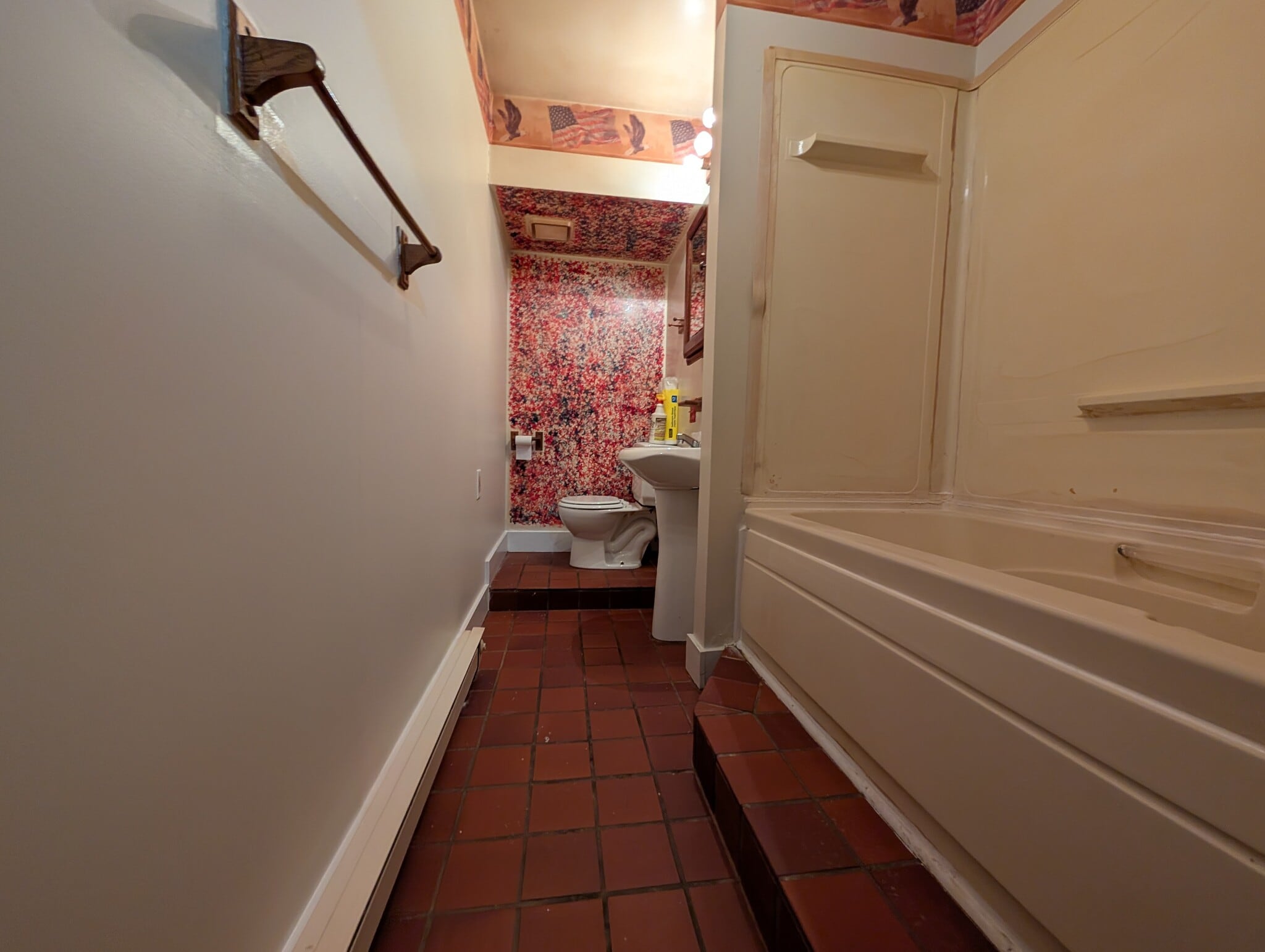 Building Photo - 121 W Comanche Ave