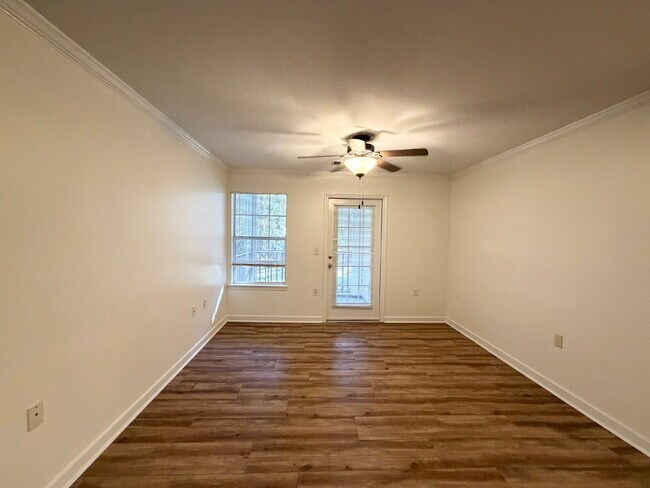 Building Photo - First Floor, Two Bedroom, Two Bathroom updated Condo!