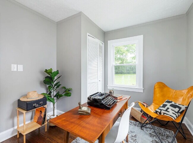 Building Photo - Vintage Charm, Modern Comfort & a Fully Fenced Backyard in Madison