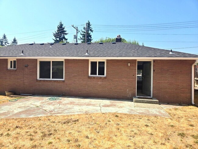 Building Photo - 3613 Grandview Dr W