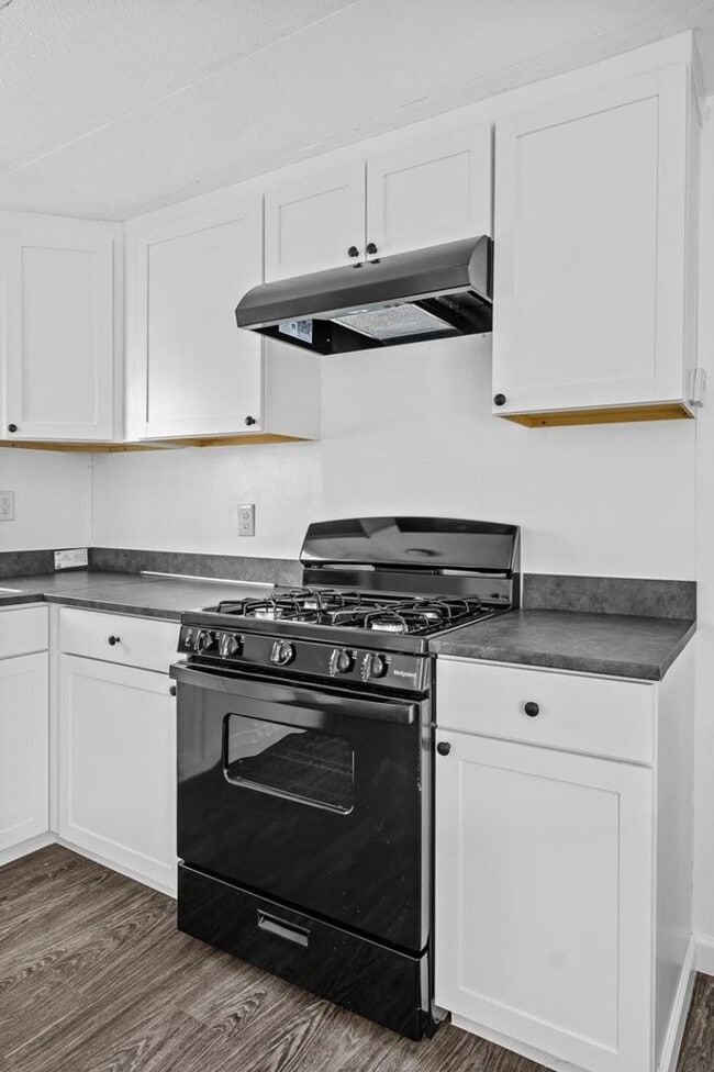 Building Photo - 5055 W. TULARE AVE SP 64 - 2 BEDROOM 1.5 BATH - MANUFACTURED HOME - SW VISALIA