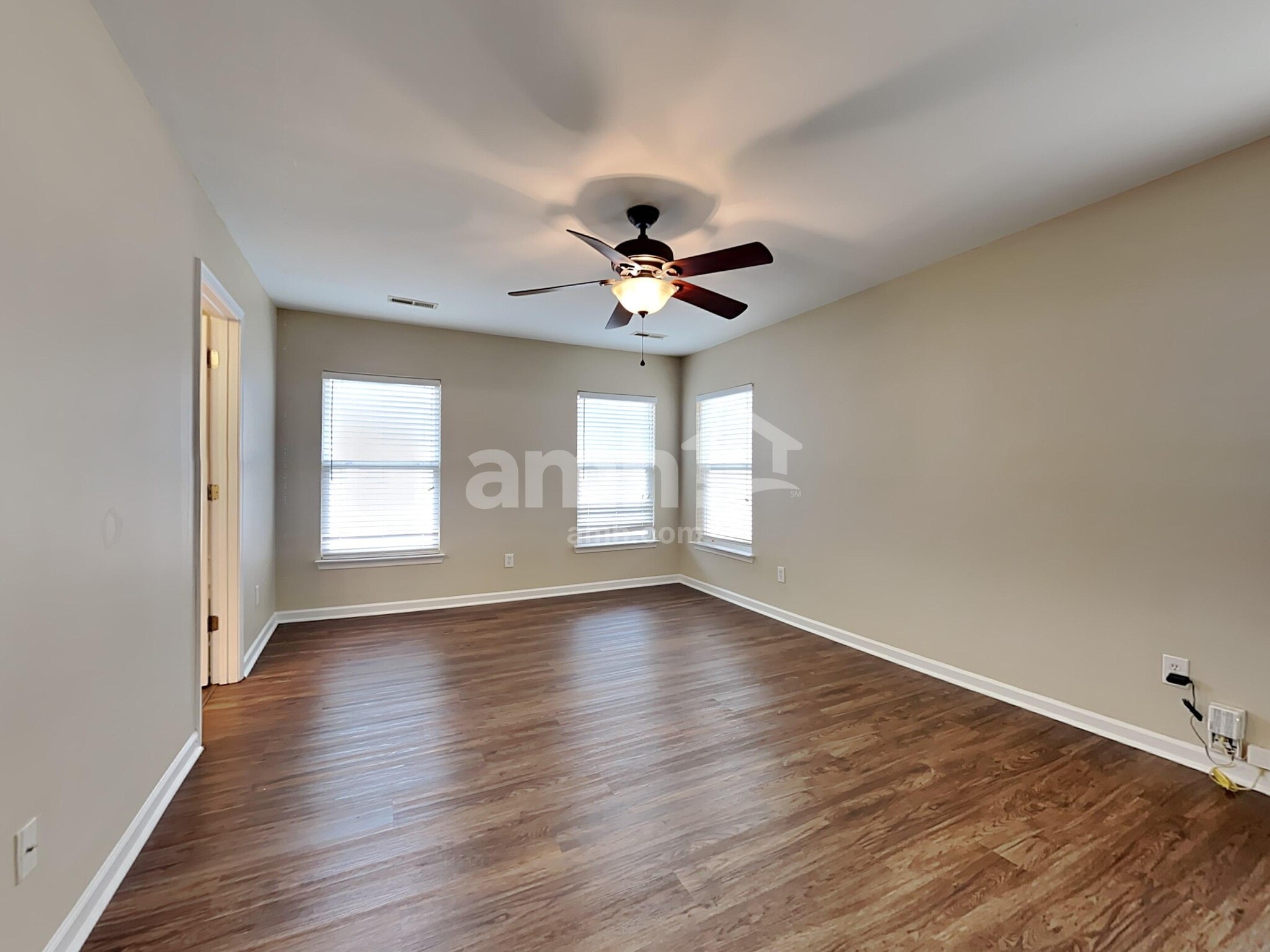 Building Photo - 8811 Shadowglen Dr