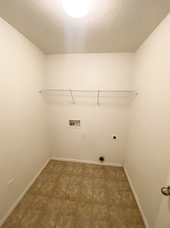 Building Photo - 1243 W 520 S