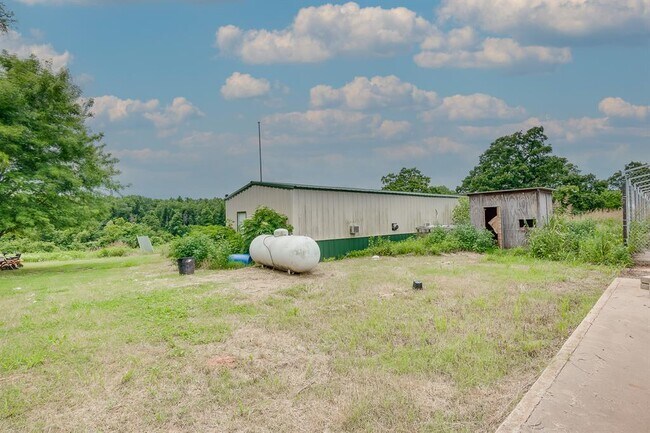 Building Photo - 331743 E 1020 Rd