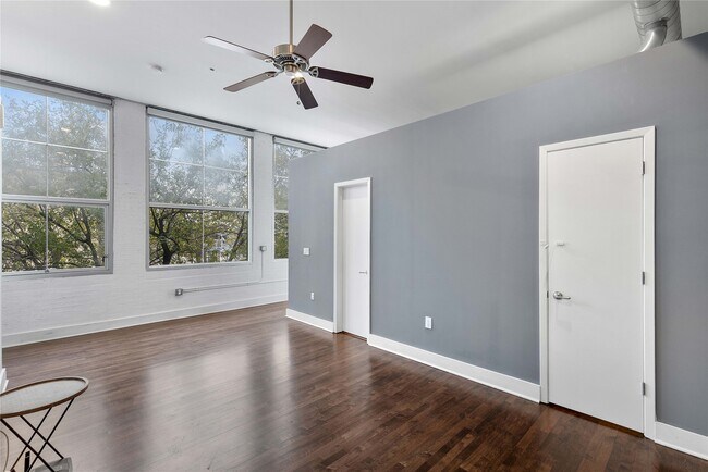 Building Photo - 1312 Live Oak St