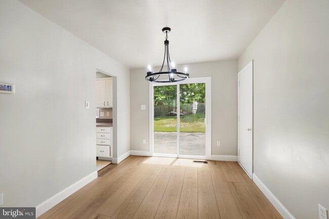 Building Photo - 15950 Alameda Dr