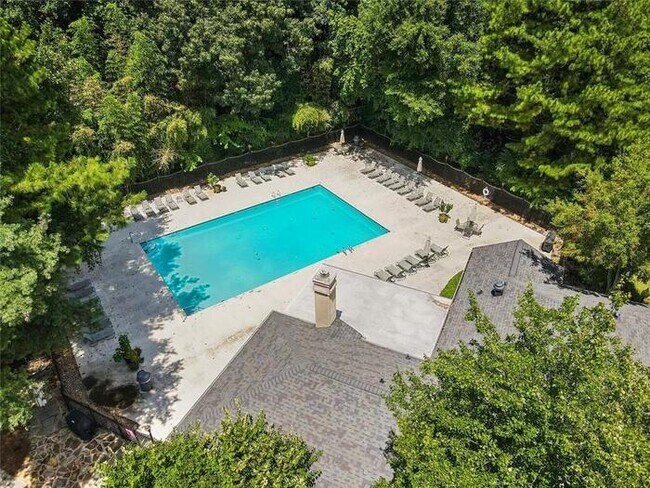 Building Photo - 2 bedroom condo in Atlanta in gated community