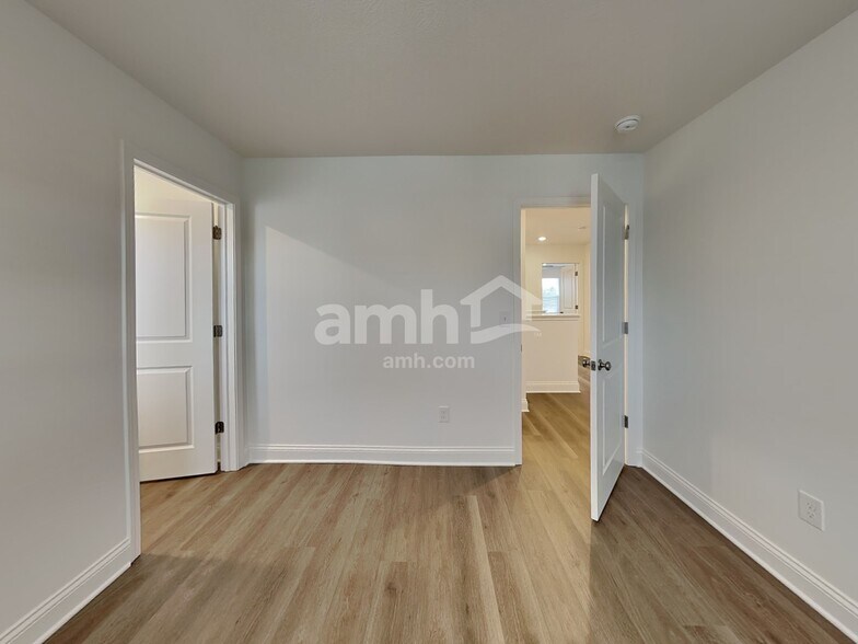 Building Photo - 9154 Henley Ave