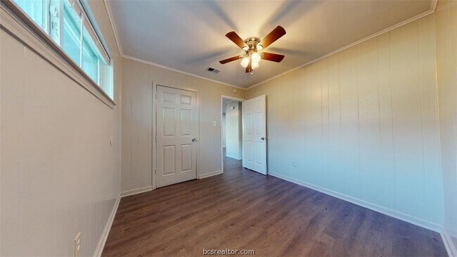 Building Photo - 206 Lynn Dr