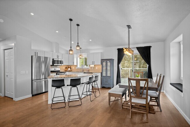 Building Photo - Gorgeous Liberty Lake 5 Bedroom Home!