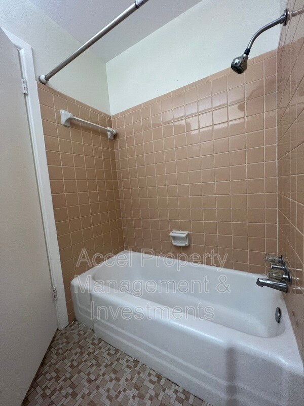 Building Photo - 1515 S 15th Ave
