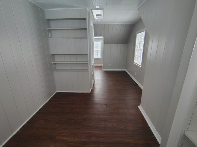 Building Photo - 2516 Lawndale Ave