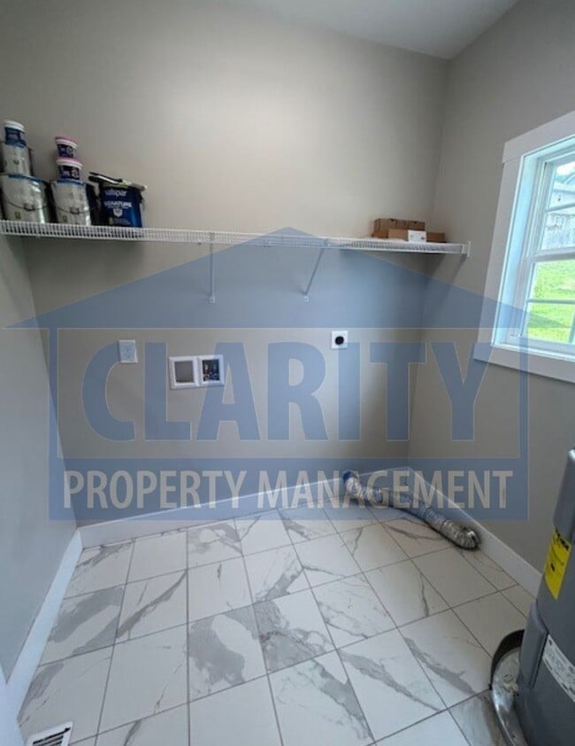 Building Photo - Charming 3-bedroom home!