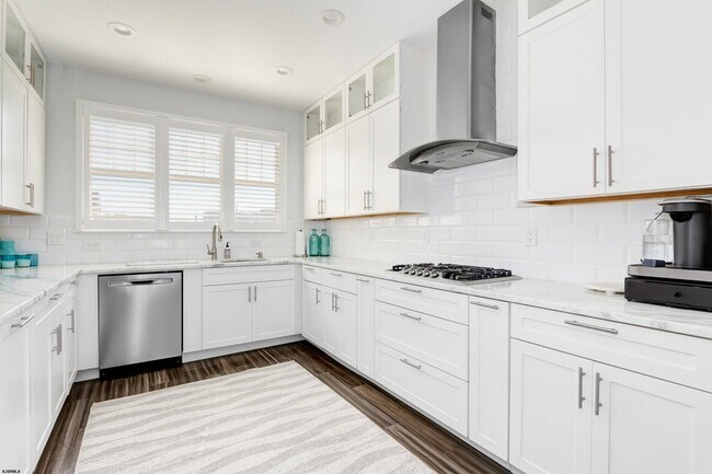 Building Photo - 9416 Amherst Ave