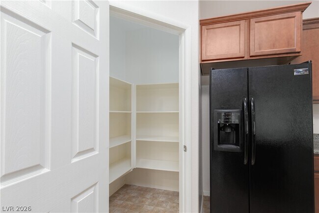 Building Photo - 2875 Rough Green St