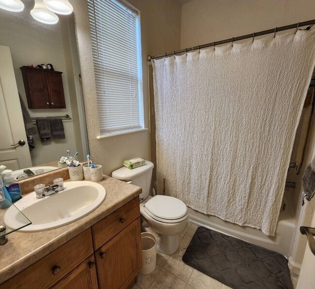 Building Photo - Beautiful 3 Bed 2 Bath Home Near Fort Carson!!!