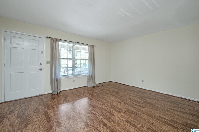 Building Photo - 2727 Highland Ave