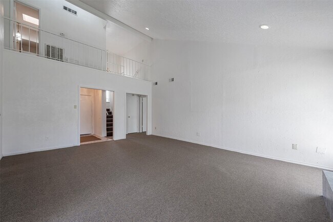 Building Photo - 1915 Mustang Springs Dr