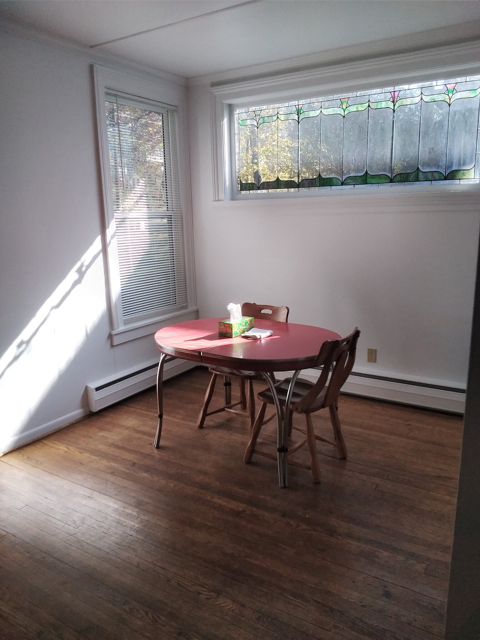 Dining - 927 E State St