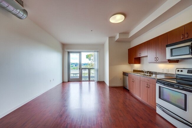Building Photo - "Chic Urban Retreat in San Diego- Open Floor Plan – 1 Bed, 1 Bath"