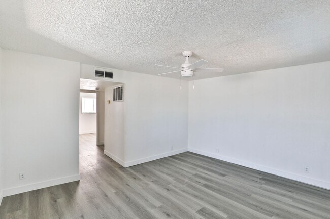 Building Photo - AZ21-033