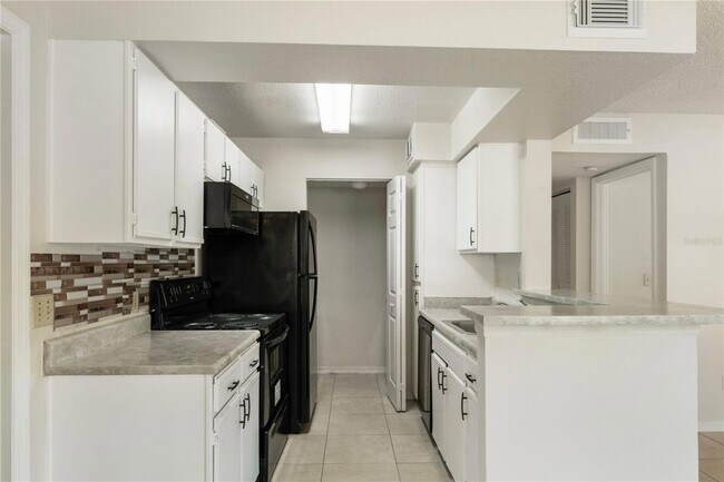 Building Photo - 1043 S Hiawassee Rd