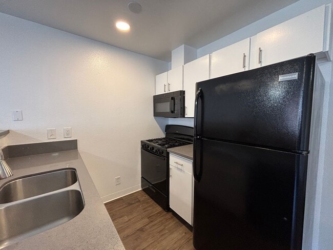 Interior Photo - 700 S. Berendo Ave