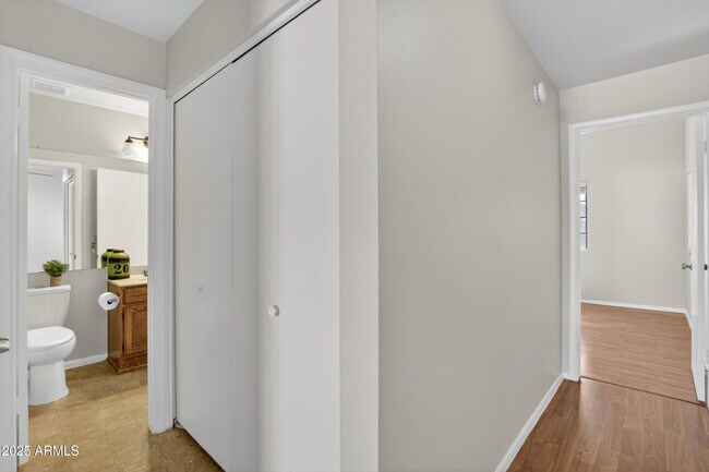 Building Photo - 930 N Mesa Dr