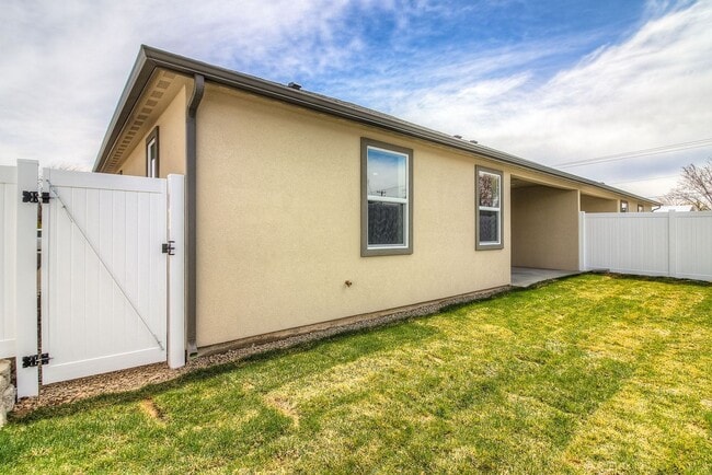 Building Photo - GorgeousBuilt Home in West Valley