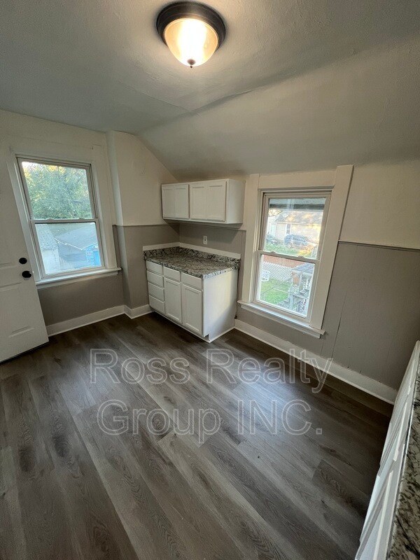 Building Photo - 1121 Delence St