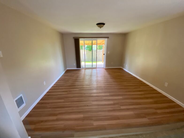 Building Photo - 15807 NE 86th Cir