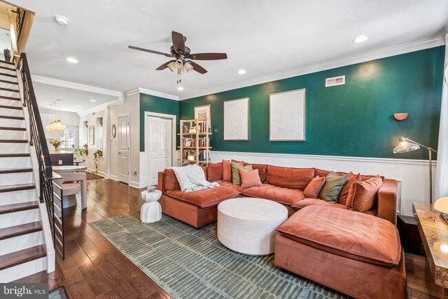 Building Photo - 1816 Dickinson St