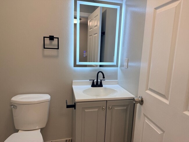 Building Photo - Newly Remodeled Home