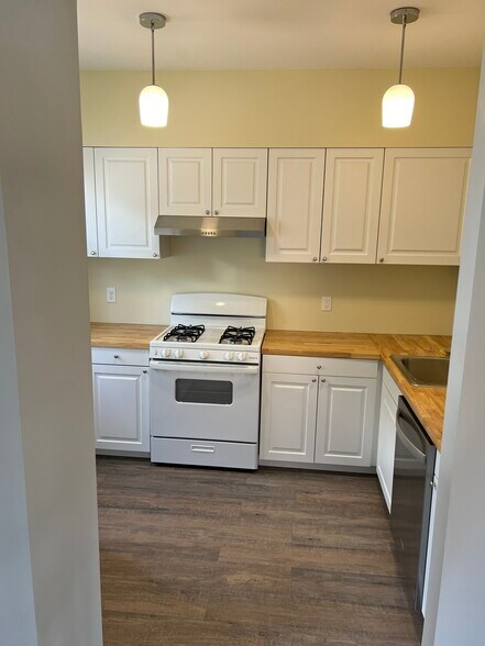 Building Photo - 95 Craighead St