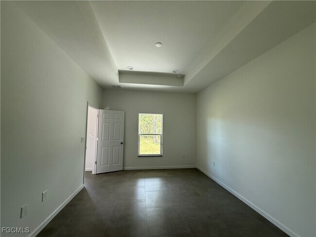 Building Photo - 443 Lampion Ave S