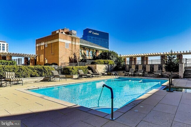 Building Photo - 717 President St