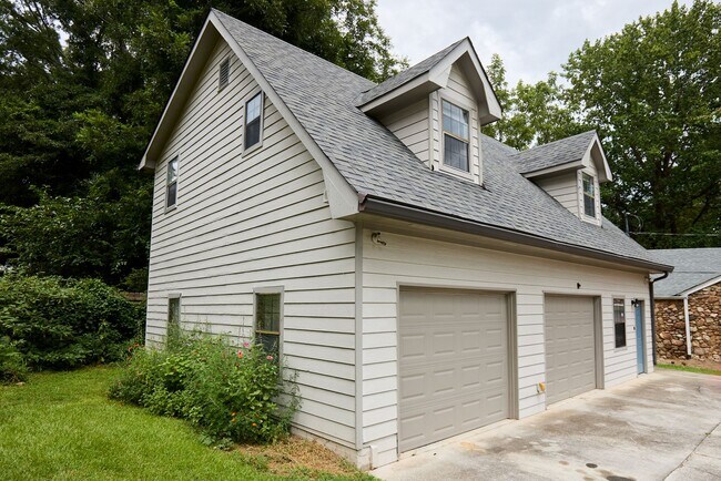 Building Photo - 2838 Mitchell Pl