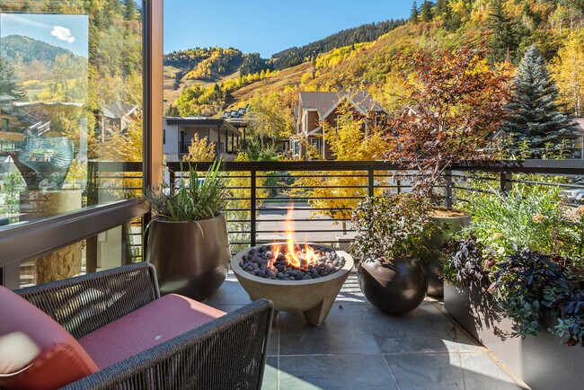 Building Photo - 120 Juan St