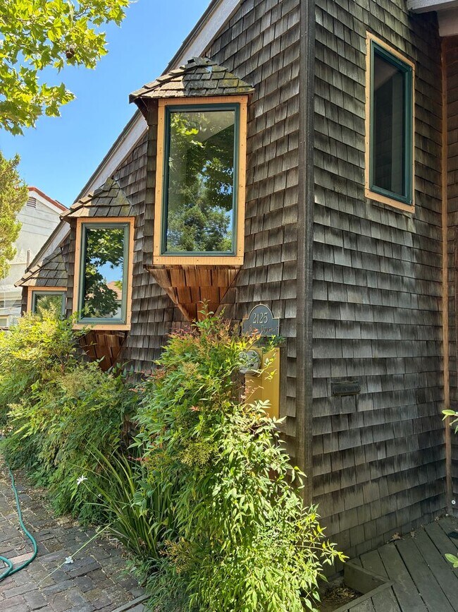Building Photo - Gorgeous North Davis 3 bedroom available f...