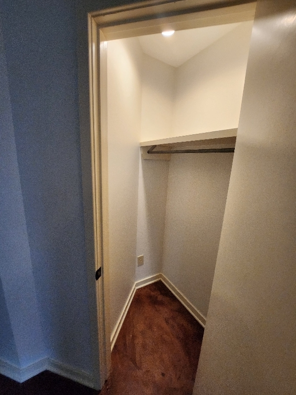 Building Photo - 542 S Deerfield Dr